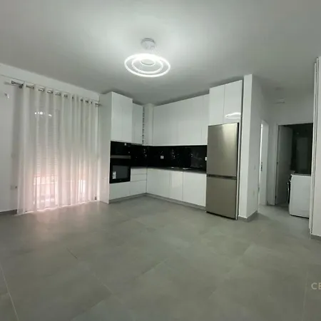 Ke Xhamia Selite Apartment *